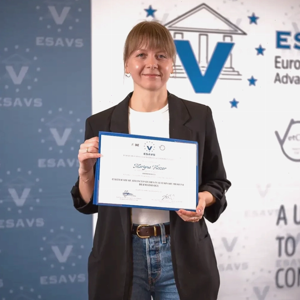 Bác sĩ thú y hoàn tất Veterinary Certificate