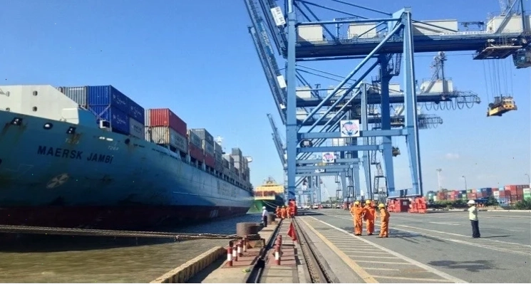 Phí CIC là gì và các yếu tố ảnh hưởng