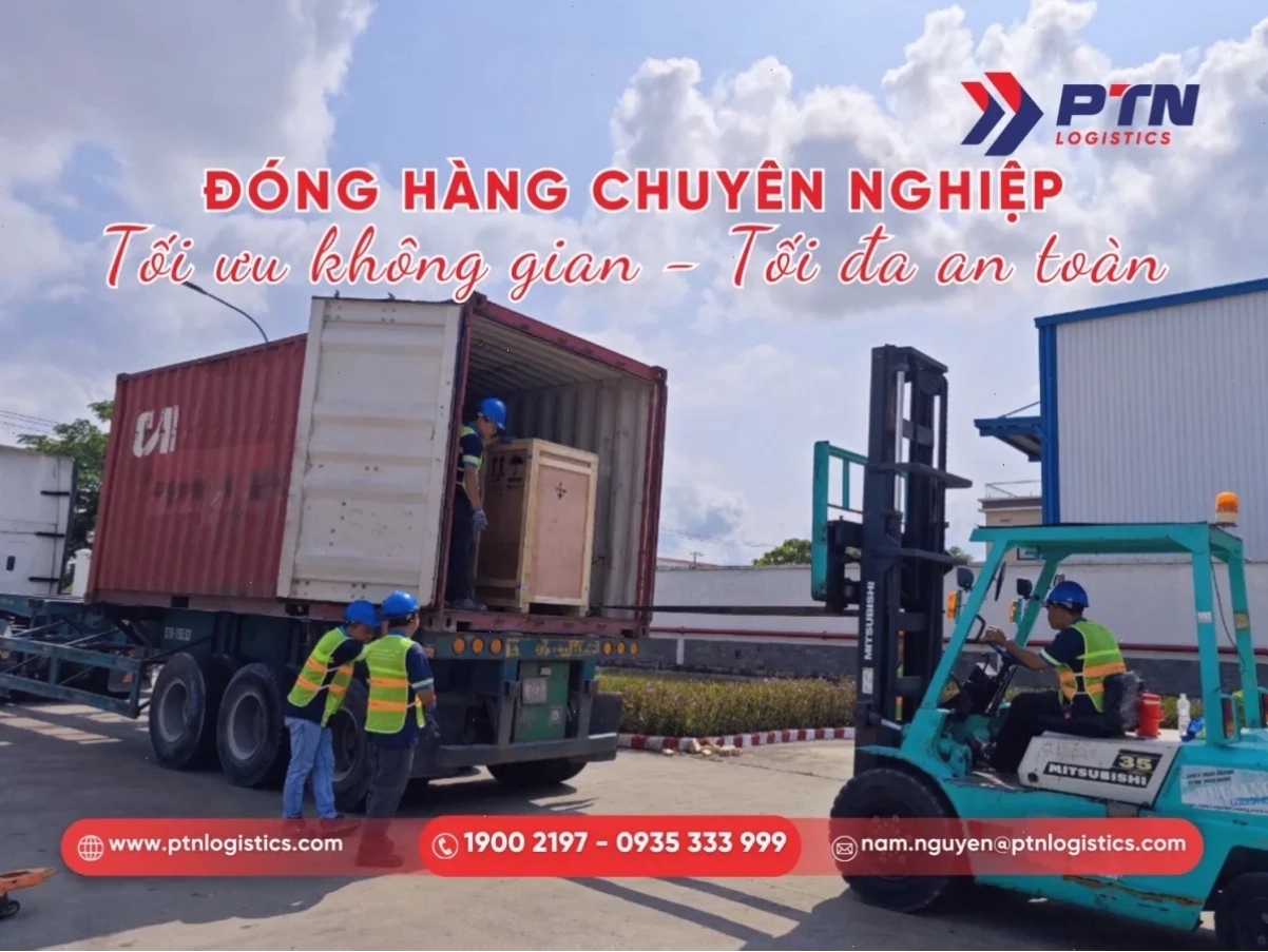 Thực hiện đóng hàng vào container